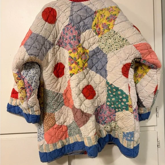 Patchwork Quilted quilt coat with Red Accents - Picture 4 of 7